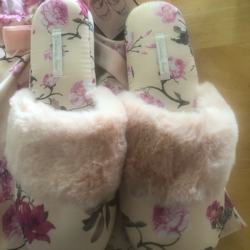 Victoria’s Secret slippers. NWT Size M (7-8)